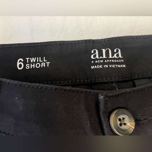 A.N.A. TWILL SHORTS. BLACK SIZE 6
9” RISE. TWO FRONT SLANT POCKETS - Picture 7 of 10